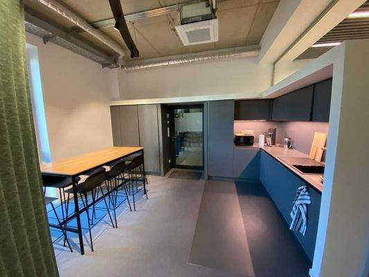 Moderne Büro-Küche