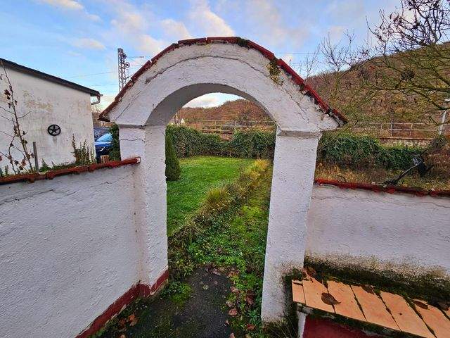 Lehmen - Wohnhaus m. Nebengeb&auml;uden zw. Cochem u. Koblenz
