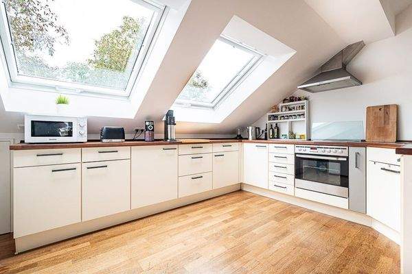 Küche 2 mit Einbauküche