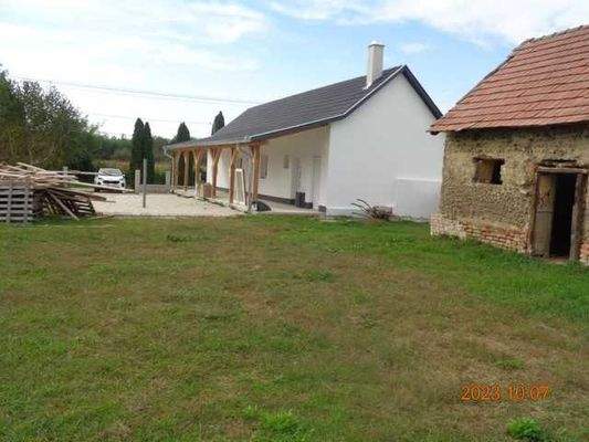 Haupthaus mit Nebengebäude