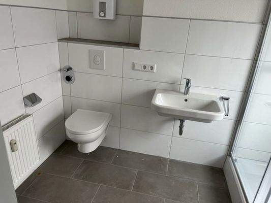 Bad / Toilette / Waschbecken