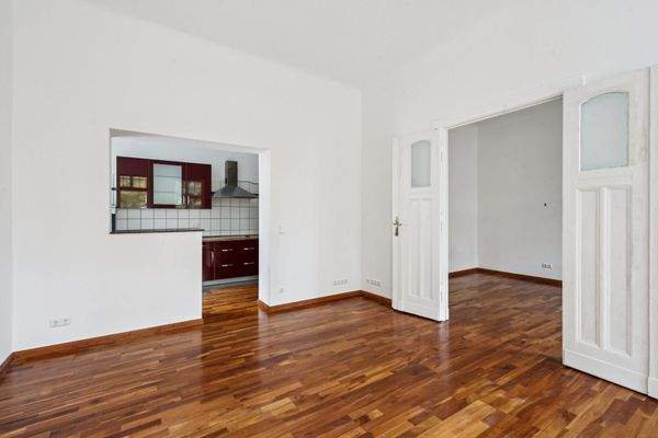 Wohn- und Essbereich, offene Küche, Schlafzimmer