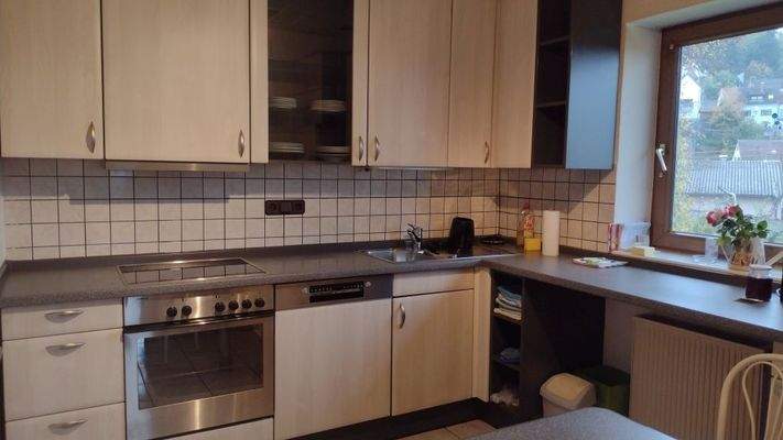 Die elegante Küche im EG