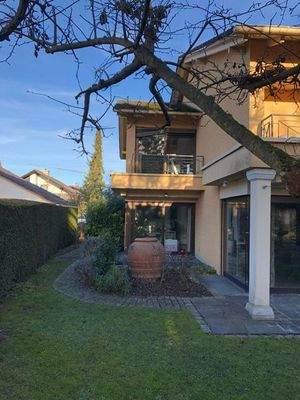 Ansicht Terrasse und Balkon