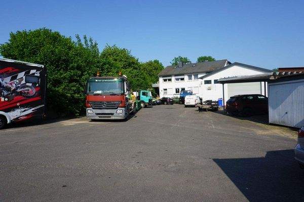 Hofansicht vor dem Wohnhaus