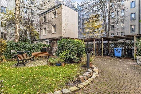 Fahrradstellplätze auf dem Hof