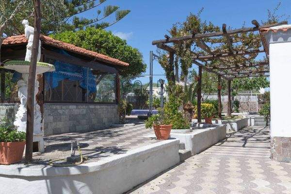 Prestigevilla in Ischia Ponte – Ein Juwel auf den Klippen der Insel Ischia