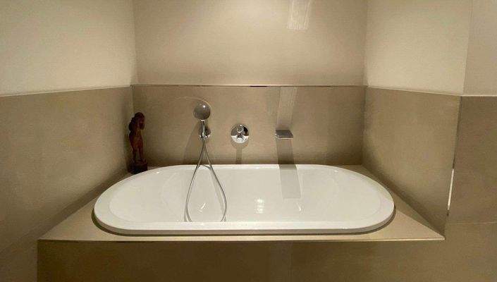 Badewanne mit Schwaller 