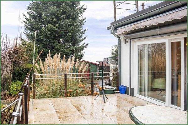 Terrasse EG rechte Seite