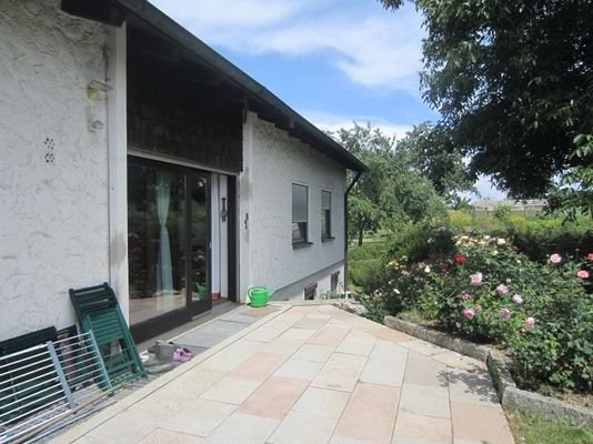 Terrasse mit Garten