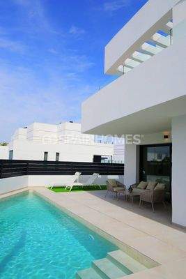 3-Bedroom Houses with Swimming Pools in Dolores Alicante