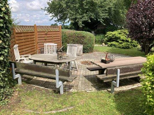 Gemeinschaftsanlage Sitzecke mit Feuerstelle