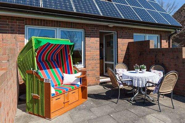 Je Haushälfte, Sonnenterrasse nach Südwesten.jpg