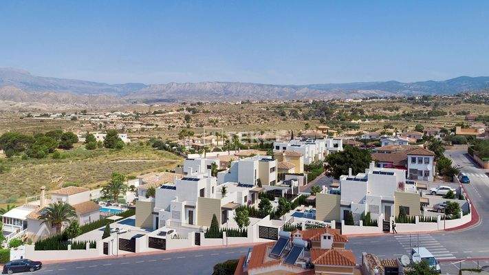 Semi Detached Villas Close to City and the Beach in Alicante