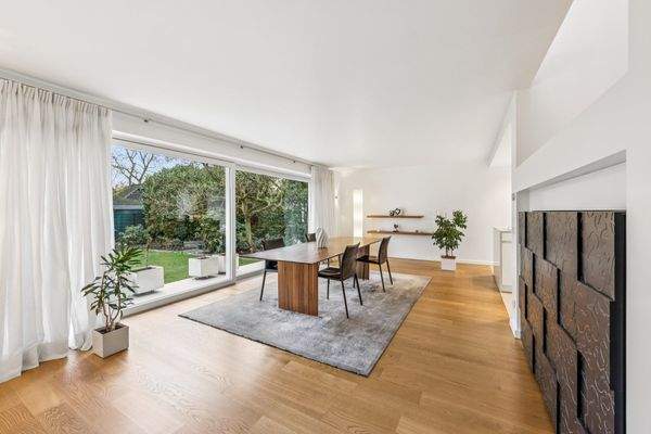 Essbereich mit Blick in den Garten