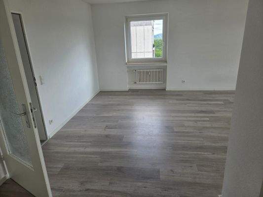 Leerer Raum mit Fenster