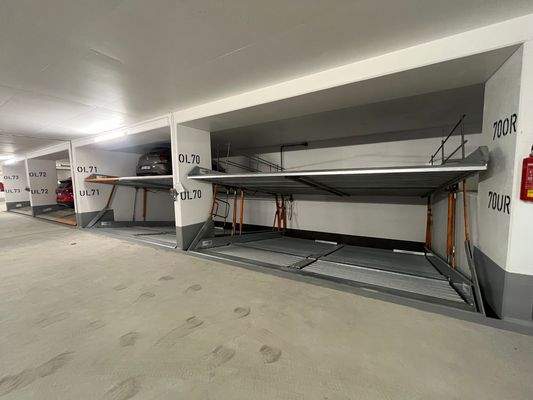 Nebeneinanderliegende Stellpl.