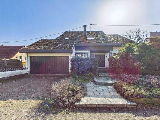 Vielseitiges Zweifamilienhaus in Wallerfangen 