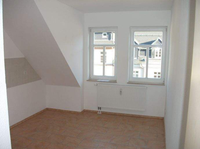 **** hübsche 2-Zimmer-DG-Wohnung, mit Balkon- Helmholtzstr. ****
