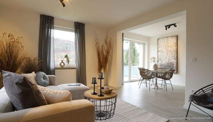 Wohnbereich mit Blick zum Esszimmer