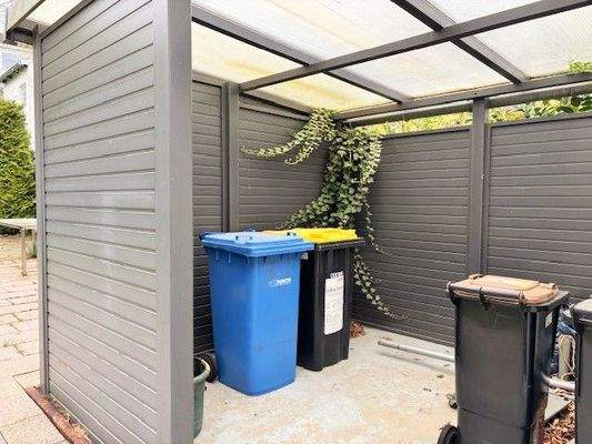 überdachter Abstellplatz.jpg