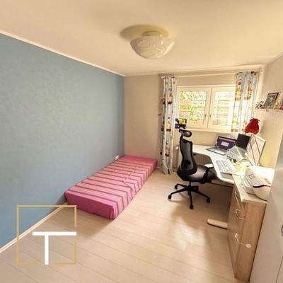 Büro mit Schlafsofa