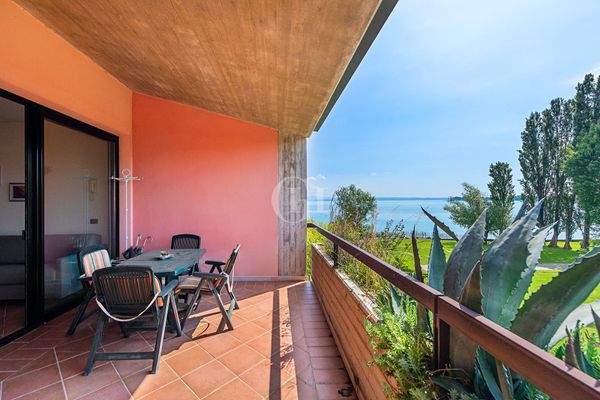 Terrazzo con vista lago