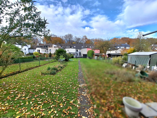 Garten ( linke Seite )