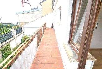 Balkon ( wird komplett erneuert )