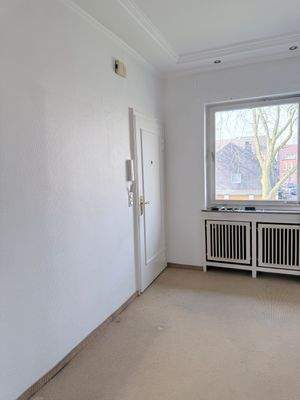 Eingangsbereich mit Wohnungseingangstür.jpeg