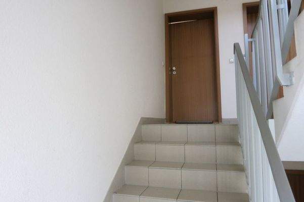 Treppenhaus mit Bsp. Wohnungstür