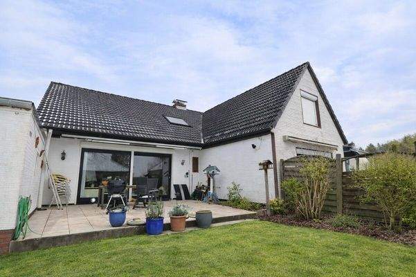 Terrasse (saisolnale Anpassunug durch KI)