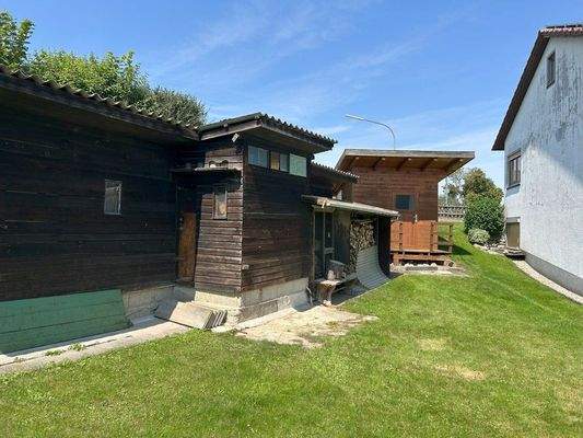 Holzschuppen und Gartenhaus