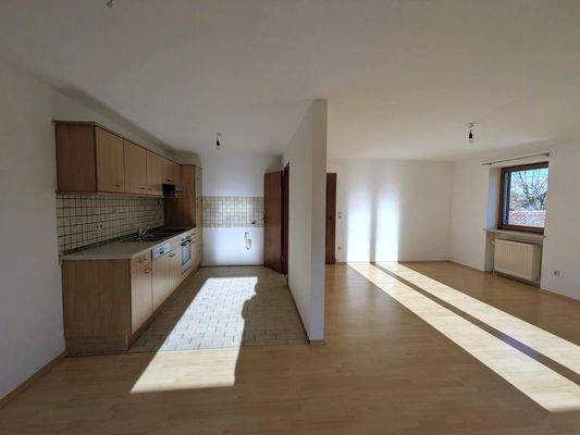 Wohnzimmer mit abgetrennter Küchennische