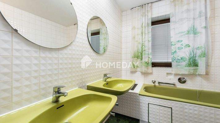 44A 1. OG Badezimmer 1