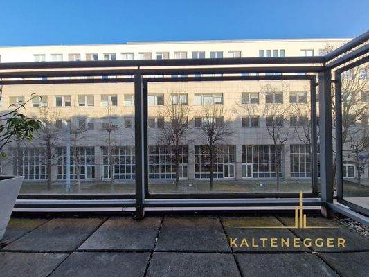 Terrasse ca. 1,85 m², nordöstlich ausgerichtet