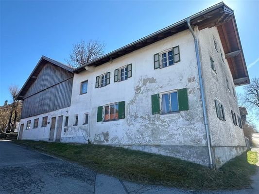 Das Wohnhaus mit Stallanbau