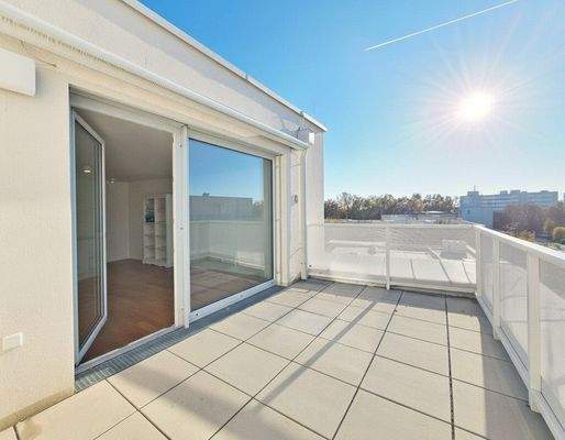 Sonnige große ca. 11,30 m² Terrasse