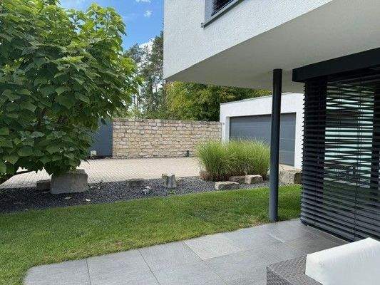 Ansicht Terrasse Richtung Garage.jpg