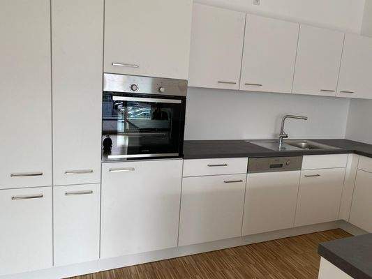 Hoch-Backofen in Einbauküche