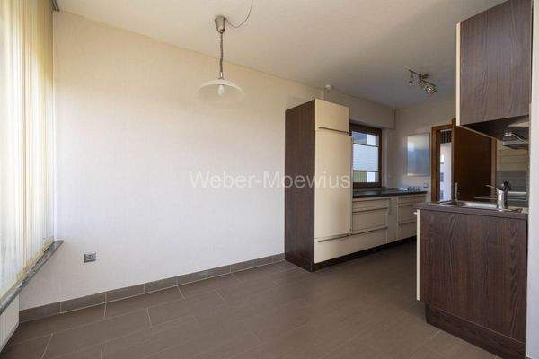 3477 EG Essbereich mit offener Küche