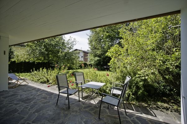 Terrasse mit Gartenblick