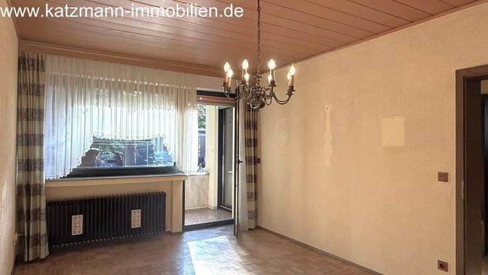 EG - Wohnzimmer mit Zugang zur Loggia
