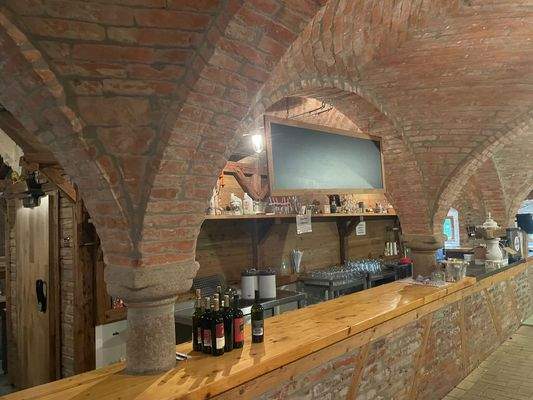 Größzügige umlaufende Theke.jpeg