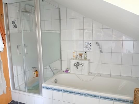 Badezimmer 2.jpg