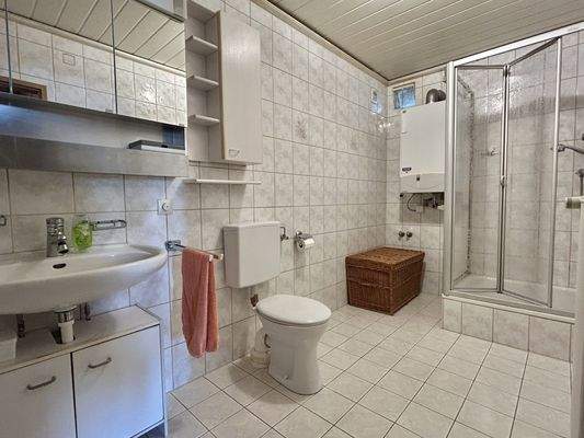 innenliegendes Bad mit Dusche