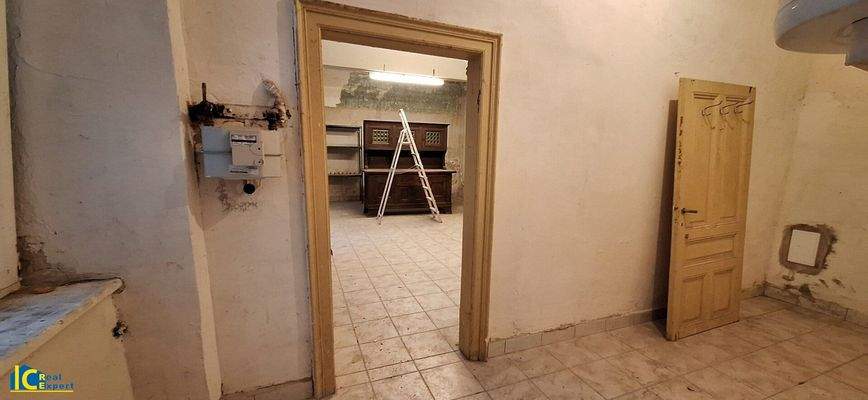 Nebenraum mit Vorraum