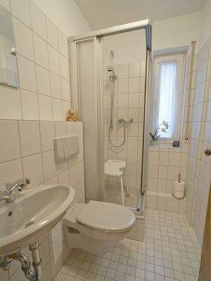 Gäste-Bad mit Dusche