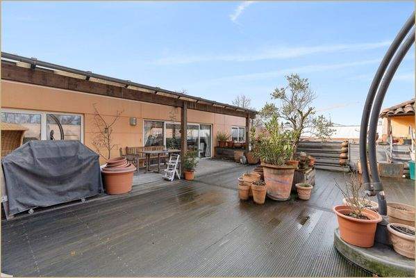 Terrasse mit Schwimmbad