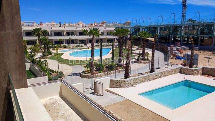 New Apartments in Complex with Swimming Pool in Torrevieja